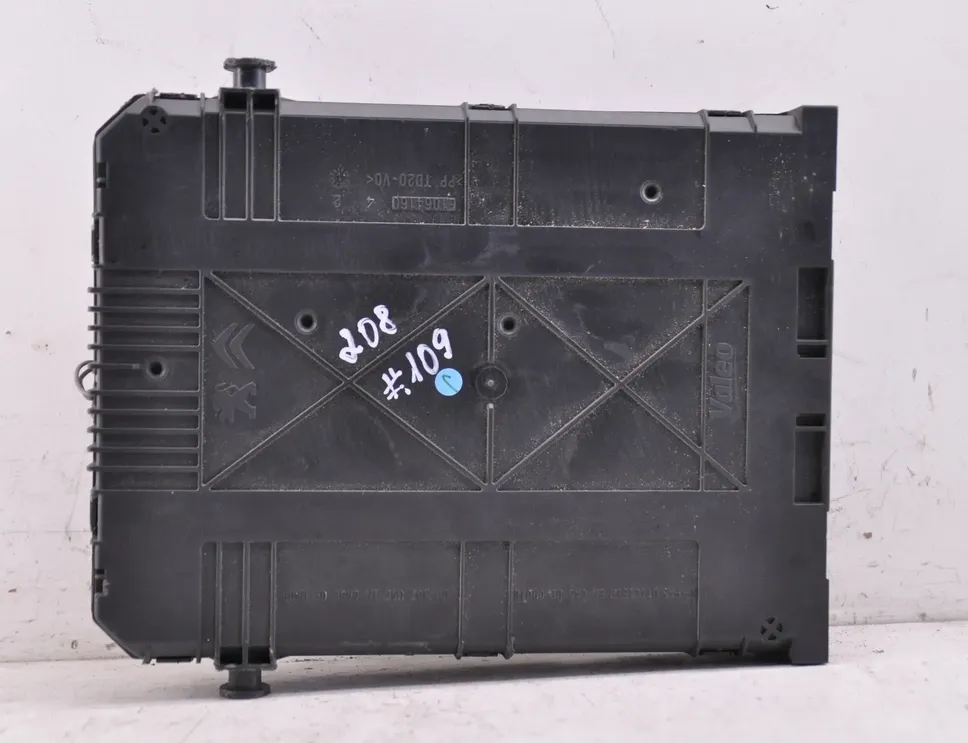 PEUGEOT 208 Peugeot 208 (2012-2015) Sulakekaappi 9678355880 34911525