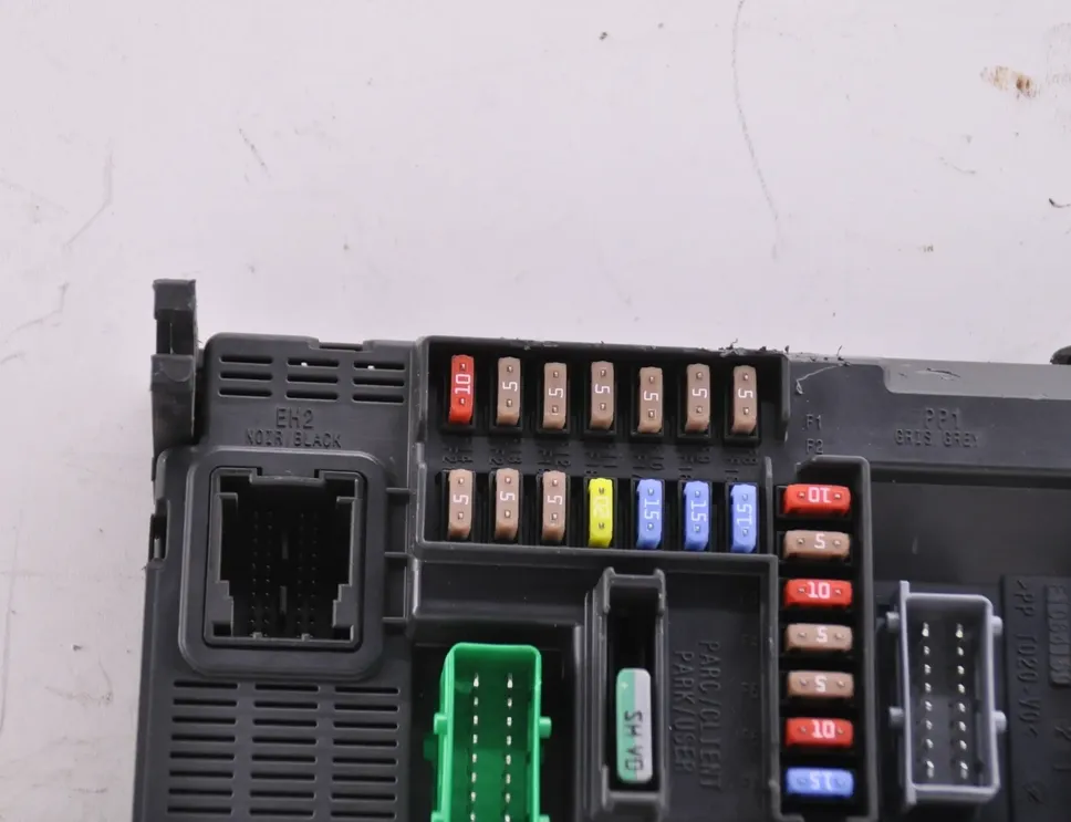 PEUGEOT 208 Peugeot 208 (2012-2015) Sulakekaappi 9678355880 34911525