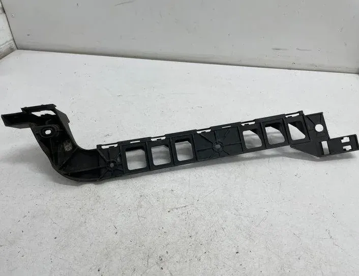 SKODA Octavia 3 generation (2013-2020) Oikean takapuskurin kiinnike 5E5807864 22173729