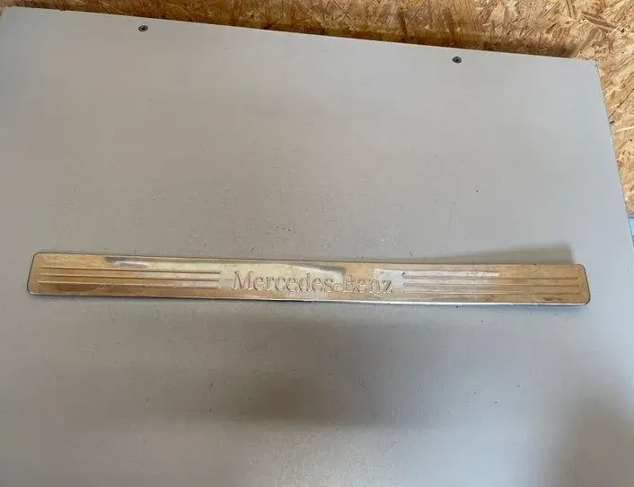 MERCEDES-BENZ C-Class W204/S204/C204 (2004-2015) Oikea etukynnysverhoilu A2046800135 22178308