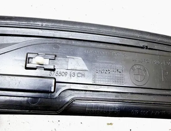 BMW 5 Series F10/F11 (2009-2017) Etupyyhkijän kopan koristelista 57550913 34703134