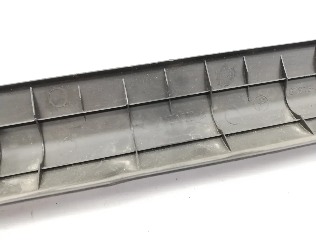 TOYOTA Verso 1 generation (2009-2015) Oikea etukynnysverhoilu 67913-0F020 14447302