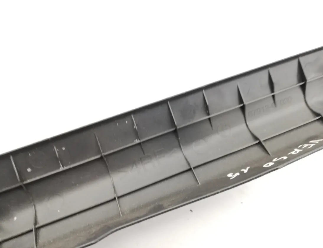 TOYOTA Verso 1 generation (2009-2015) Oikea etukynnysverhoilu 67913-0F020 14452006