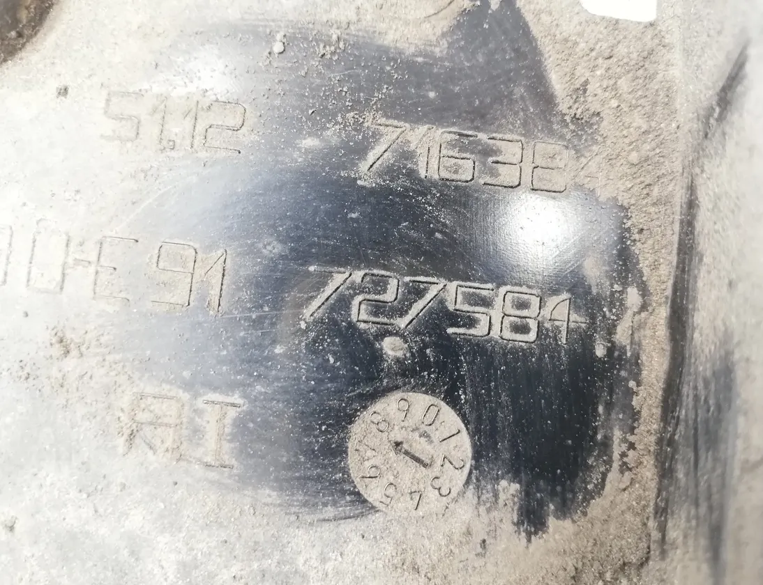 BMW 3 Series E90/E91/E92/E93 (2004-2013) Takapuskurin diffuusori 7163847 15042577