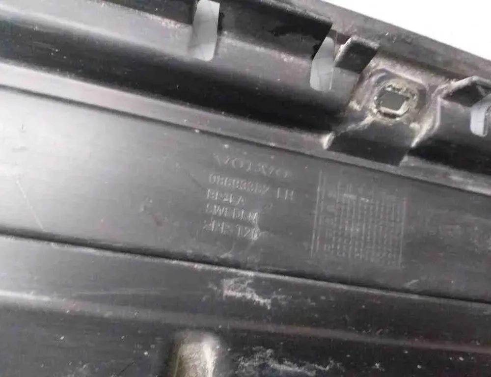 VOLVO V70 2 generation (2000-2008) Oikean takapuskurin kiinnike 08693382LH,BP3EA 32498549