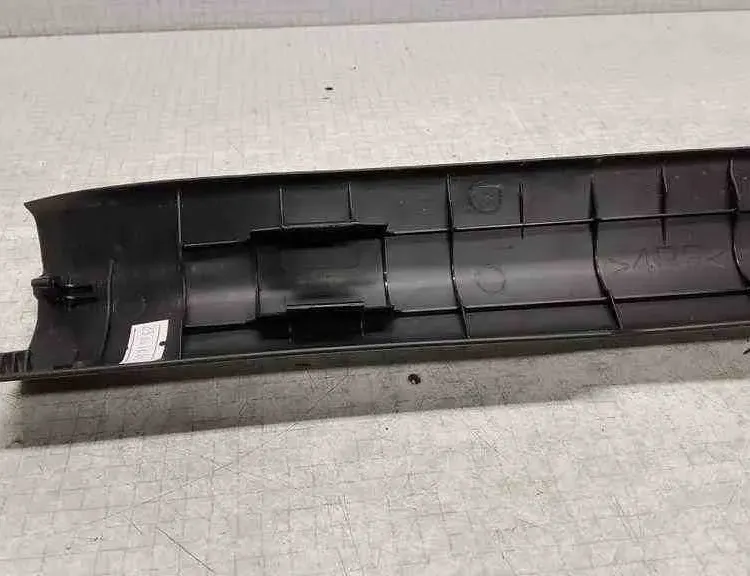 TOYOTA Verso 1 generation (2009-2015) Oikea etukynnysverhoilu 679130F020 32560529