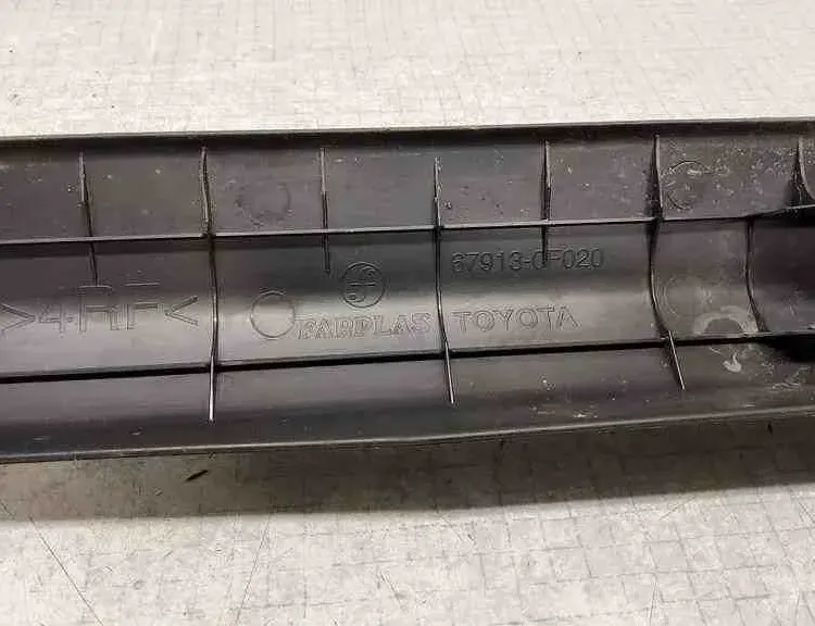 TOYOTA Verso 1 generation (2009-2015) Oikea etukynnysverhoilu 679130F020 32560529