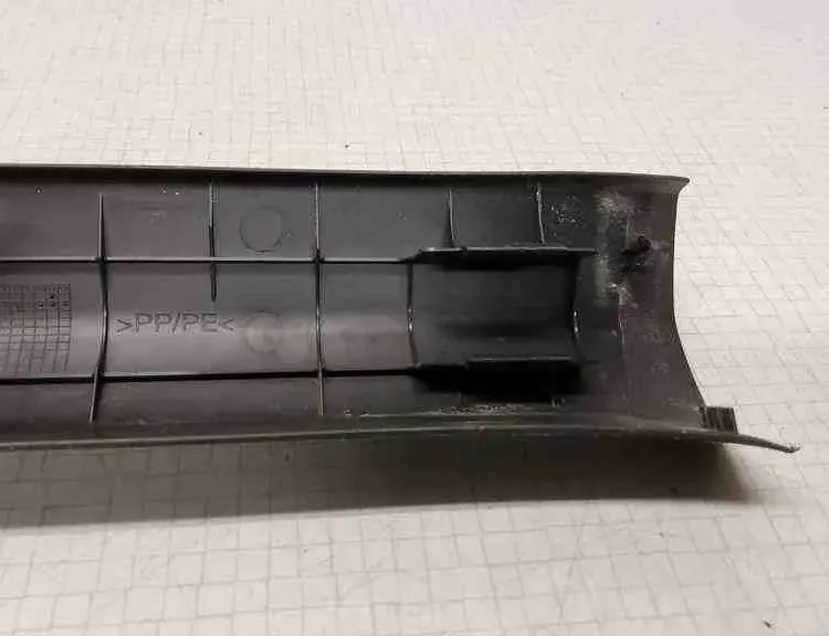 TOYOTA Verso 1 generation (2009-2015) Oikea etukynnysverhoilu 679130F020 32560529