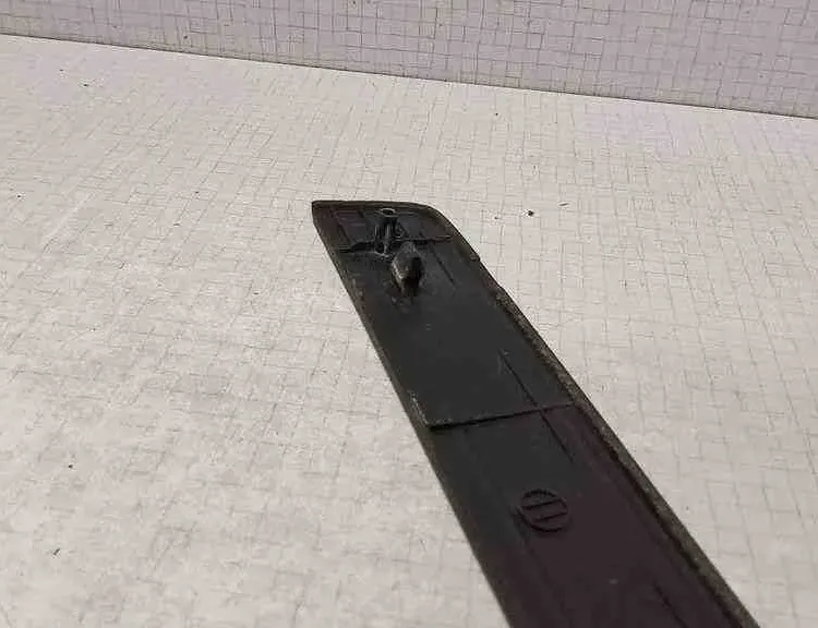 TOYOTA Verso 1 generation (2009-2015) Oikea etukynnysverhoilu 679110F010 32560530