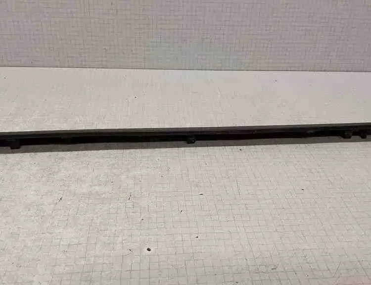 TOYOTA Verso 1 generation (2009-2015) Oikea etukynnysverhoilu 679110F010 32560530