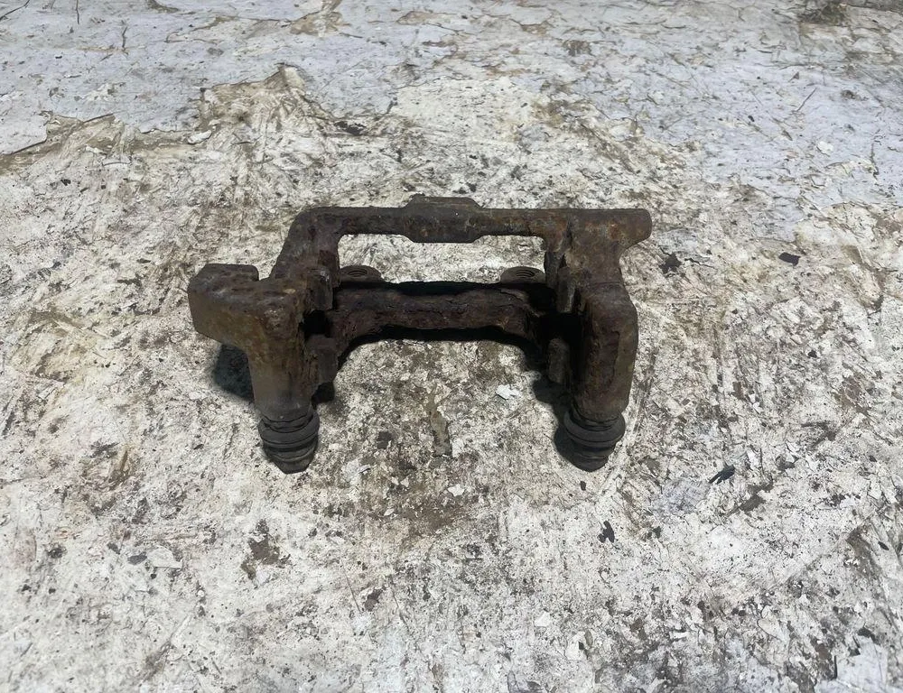 AUDI A6 C6/4F (2004-2011) Jarrupalatelija 35043172