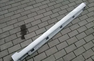 VOLKSWAGEN Passat B7 (2010-2015) Vasemman puolen muovinen sivuhelman kansi 33873706