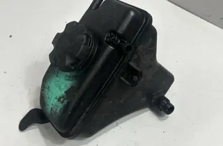 BMW M3 E90/E92/E93 (2007-2013) Paisuntasäiliö 2283500 24865167