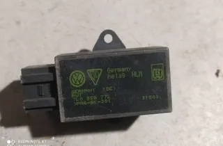 VOLKSWAGEN Touareg 2 generation (2010-2018) Istuinlämmityksen rele 7L0959772 34870853