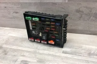 BMW 3 Series E90/E91/E92/E93 (2004-2013) Sulakekaappi 3C0937125A 34995377