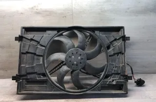 VOLKSWAGEN Passat B8 (2014-2023) Moottorin jäähdytystuulettimen jäähdytin 5Q0121203CN 34990723