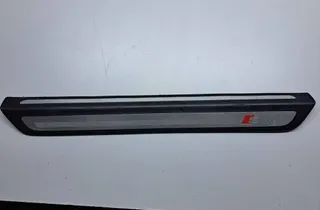 AUDI Q5 8R (2008-2017) Oikean puolen muovinen sivuhelman kansi 8R0853373F 34995149