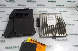 RENAULT Scenic 2 generation (2003-2010) Moottorin ohjausyksikkö ECU 8200399038,R0410B034A,7711497049,7711497216,8200512163 27655388