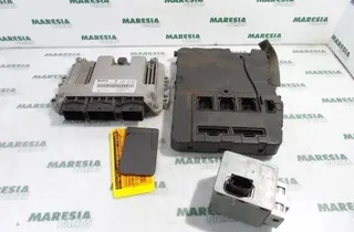 RENAULT Megane 2 generation (2002-2012) Moottorin ohjausyksikkö ECU 8200780028,0281011776,8200391966,8200386508 27753600