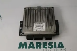 RENAULT Scenic 2 generation (2003-2010) Moottorin ohjausyksikkö ECU 8200513163,R0410B034A,8200399038 27758306
