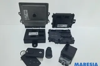 RENAULT Clio 4 generation (2012-2020) Moottorin ohjausyksikkö ECU 7701209427,8200604932,237102928R,231A04433R,231A06609R,285902325R,251503211R,251506978R,506978R,237102706R,284B19573R,284B12616R,284B10317R,285901934R,284B10659R,122820089,00237102928R,00284B19573R,00285902325R 34998000