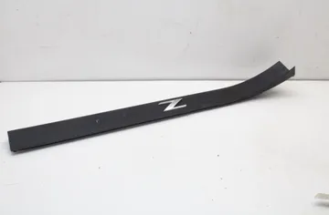 NISSAN 350Z Z33 (2001-2009) Oikea etukynnysverhoilu 769B0CD000 34065661