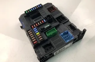 PEUGEOT 208 Peugeot 208 (2012-2015) Sulakekaappi 9807532080 23479486