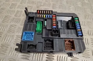 PEUGEOT 208 Peugeot 208 (2012-2015) Sulakekaappi 9807532080 31974471