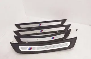 BMW 5 Series G30/G31 (2016-2023) Oikea etukynnysverhoilu 8061056 33602852