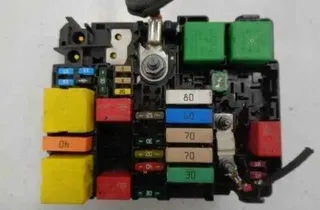 PEUGEOT 208 Peugeot 208 (2012-2015) Sulakekaappi 9804848480 32475363