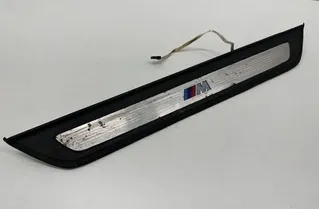 BMW 5 Series G30/G31 (2016-2023) Oikea etukynnysverhoilu 8061056 22201976