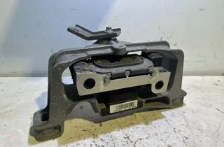 MERCEDES-BENZ A-Class W176 (2012-2018) Moottorin etutuki 0011586734,A2462402517 34999941
