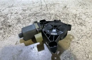 PORSCHE Macan 1 generation (2013-2023) Vasemman etuoven ikkunansäätimen moottori S850202097,0130822715 34999981